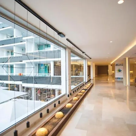 아파트 Deluxe Pool View With Half Board, Freewifi A 250m From The 플라야 델 잉글스