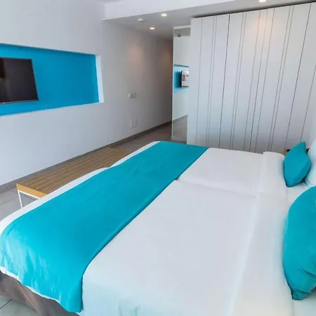 Deluxe Pool View With Half Board, Freewifi A 250m From The 플라야 델 잉글스
